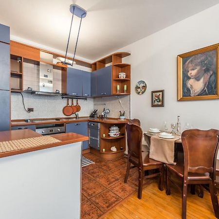 Vintage And Warm 2Br Apartament In Tirana Eksteriør billede