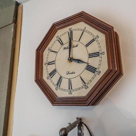 Vintage And Warm 2Br Apartament In Tirana Eksteriør billede