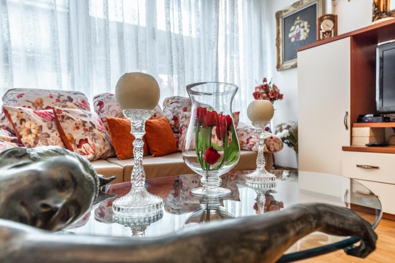 Vintage And Warm 2Br Apartament In Tirana Eksteriør billede