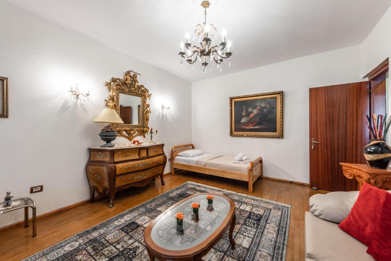Vintage And Warm 2Br Apartament In Tirana Eksteriør billede