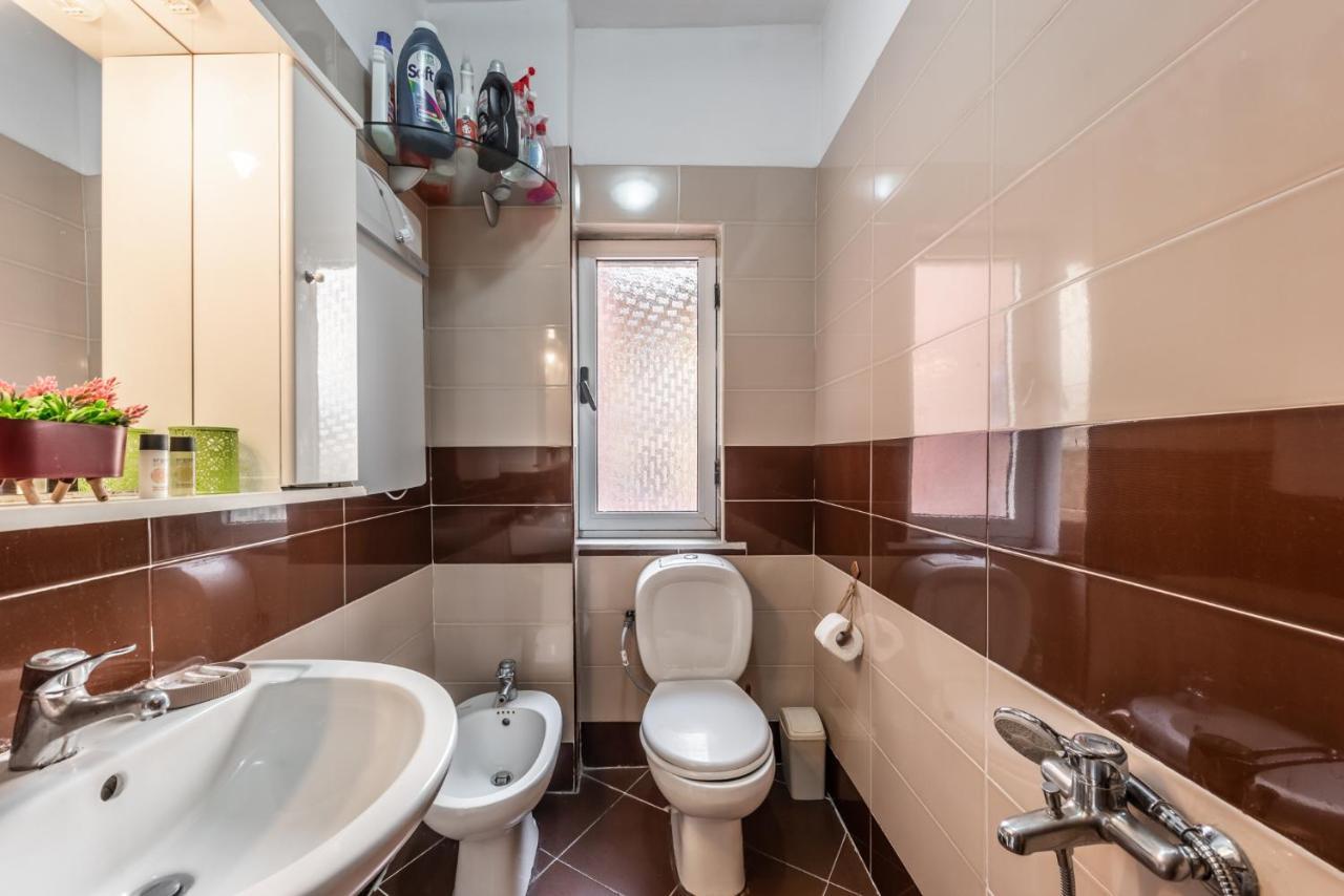 Vintage And Warm 2Br Apartament In Tirana Eksteriør billede